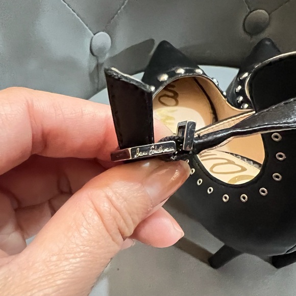 Sam Edelman Sexy Feminine Stiletto Pumps with floral embroidery & gold hardware - Picture 5 of 5